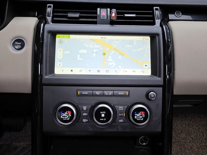 2020 Land Rover Discovery 2.0 SD4 SE photo 15