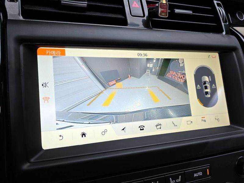 2020 Land Rover Discovery 2.0 SD4 SE photo 16