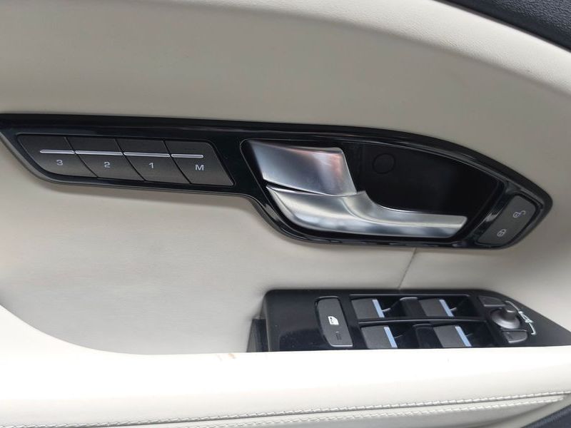 2018 Land Rover Range Rover Evoque 2.0 TD4 HSE photo 14