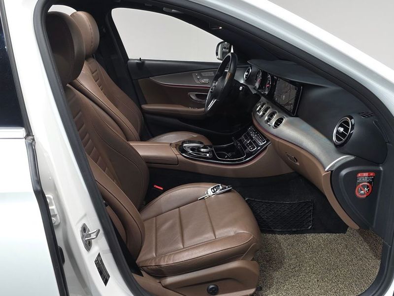 2019 Mercedes-Benz E-Class E300 Avantgarde photo 10