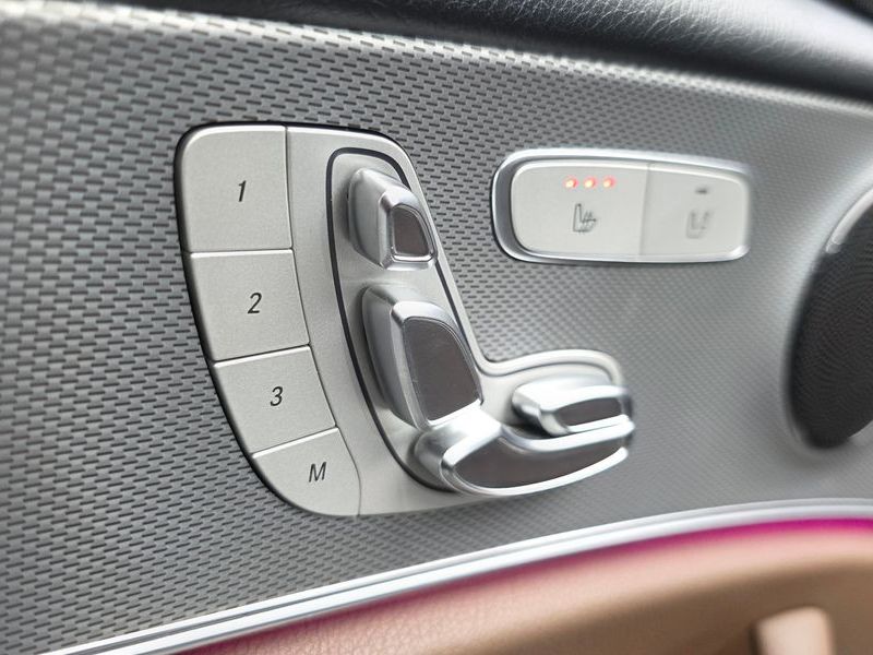2019 Mercedes-Benz E-Class E300 Avantgarde photo 17