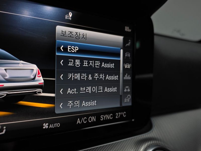 2019 Mercedes-Benz E-Class E300 Avantgarde photo 18