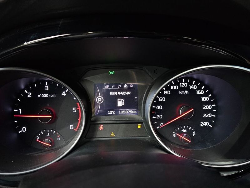 2015 Kia Carnival 9-seater Prestige photo 8