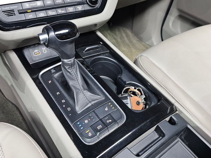 2015 Kia Carnival 9-seater Prestige photo 9