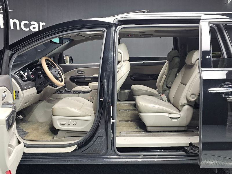 2015 Kia Carnival 9-seater Prestige photo 10