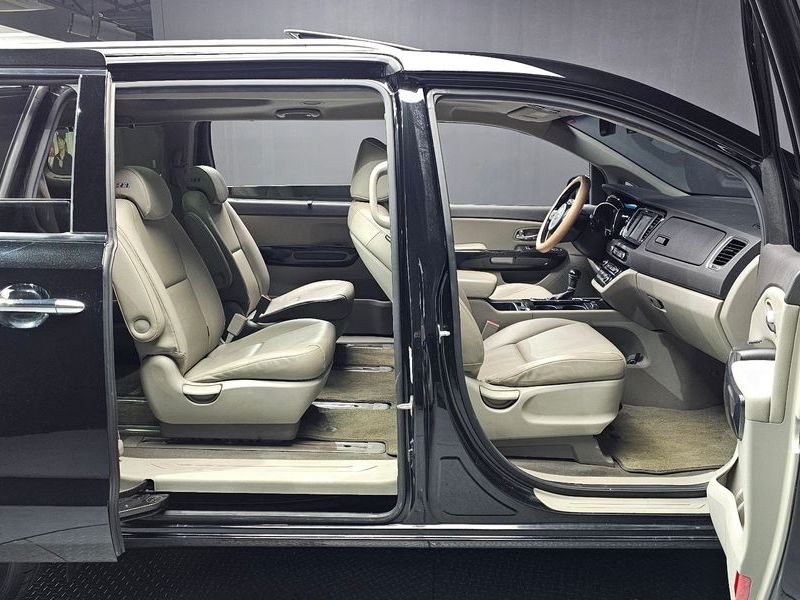 2015 Kia Carnival 9-seater Prestige photo 11
