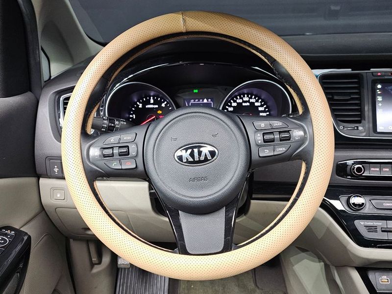 2015 Kia Carnival 9-seater Prestige photo 14