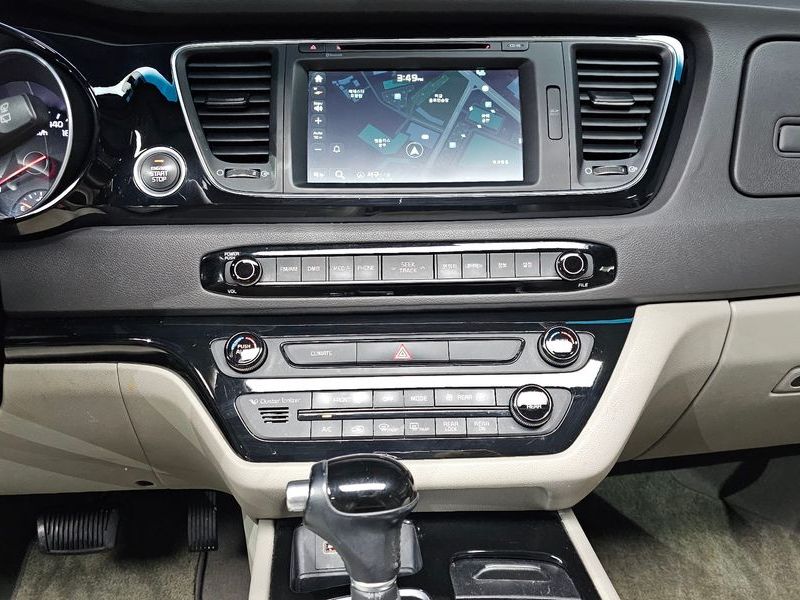 2015 Kia Carnival 9-seater Prestige photo 15