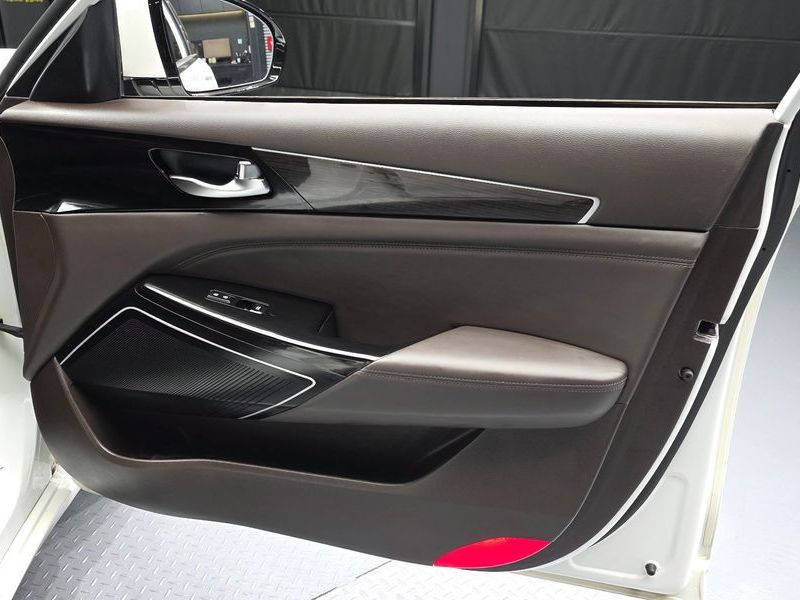 2017 Kia K7 Prestige photo 24