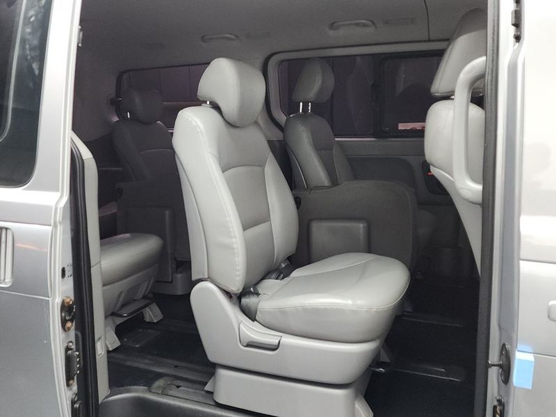 2017 Hyundai 그랜드 스타렉스 11-Seater Wagon Modern Special photo 12