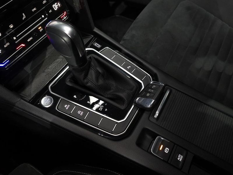 2021 Volkswagen Passat 2.0 TDI Premium photo 9