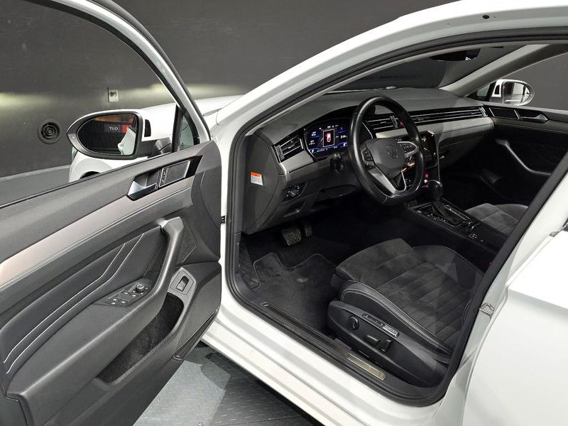 2021 Volkswagen Passat 2.0 TDI Premium photo 10