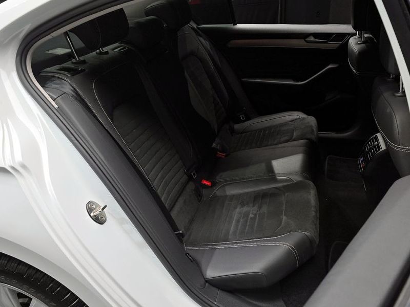 2021 Volkswagen Passat 2.0 TDI Premium photo 12