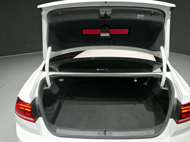 2021 Volkswagen Passat 2.0 TDI Premium photo 20