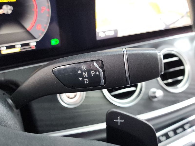 2020 Mercedes-Benz E-Class E300 Avantgarde photo 9