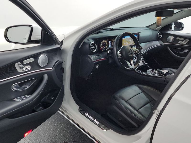 2020 Mercedes-Benz E-Class E300 Avantgarde photo 10