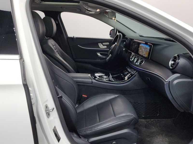 2020 Mercedes-Benz E-Class E300 Avantgarde photo 11