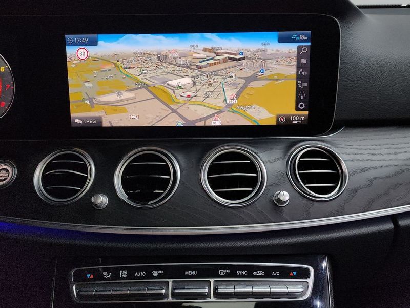 2020 Mercedes-Benz E-Class E300 Avantgarde photo 14