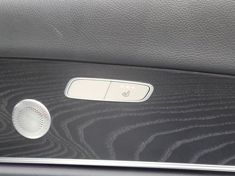 2020 Mercedes-Benz E-Class E300 Avantgarde photo 19