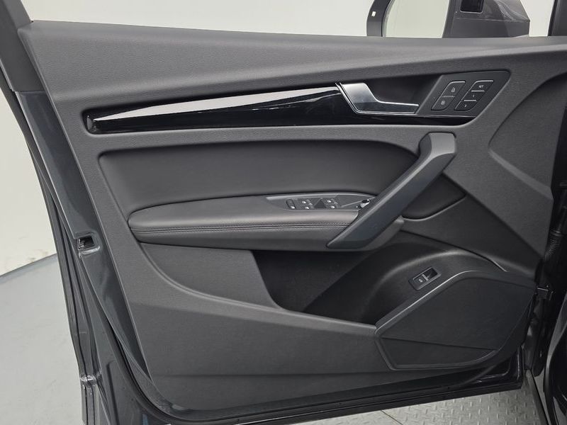 2021 Audi Q5 45 TFSI Quattro Premium photo 18