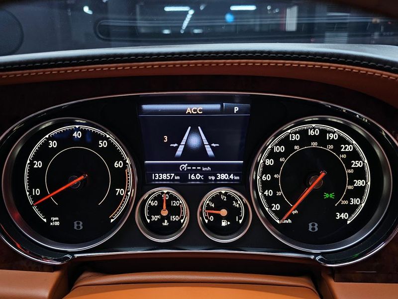 2017 Bentley Flying Spur 4.0 photo 8