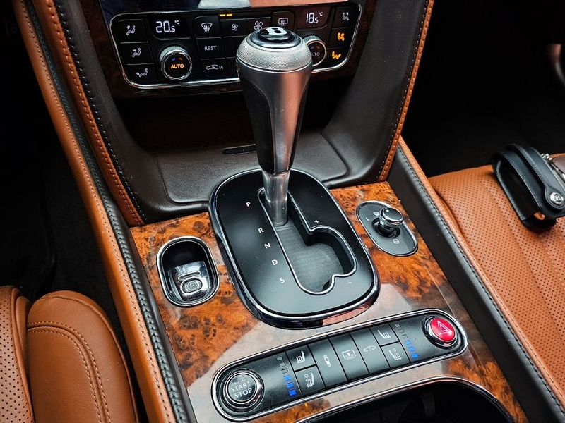 2017 Bentley Flying Spur 4.0 photo 9