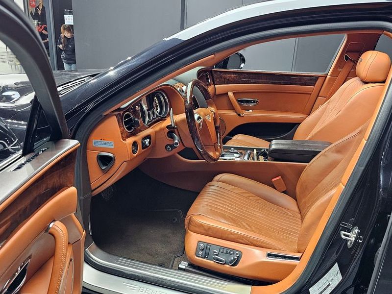 2017 Bentley Flying Spur 4.0 photo 10