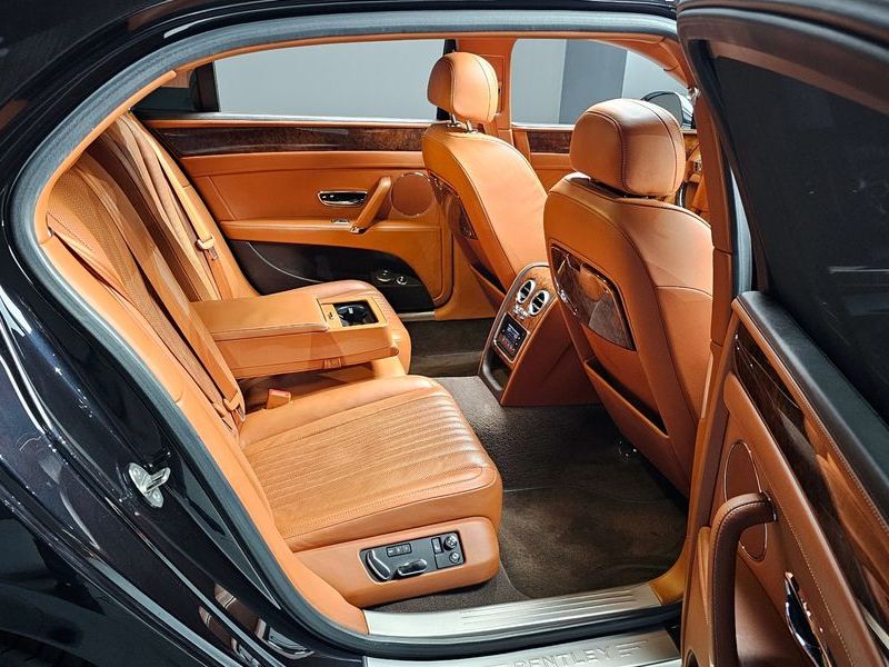 2017 Bentley Flying Spur 4.0 photo 12
