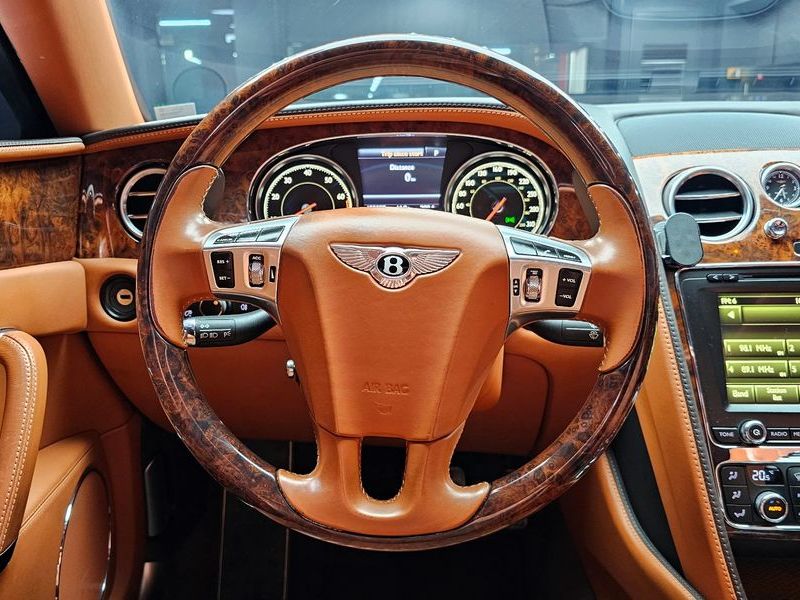 2017 Bentley Flying Spur 4.0 photo 13
