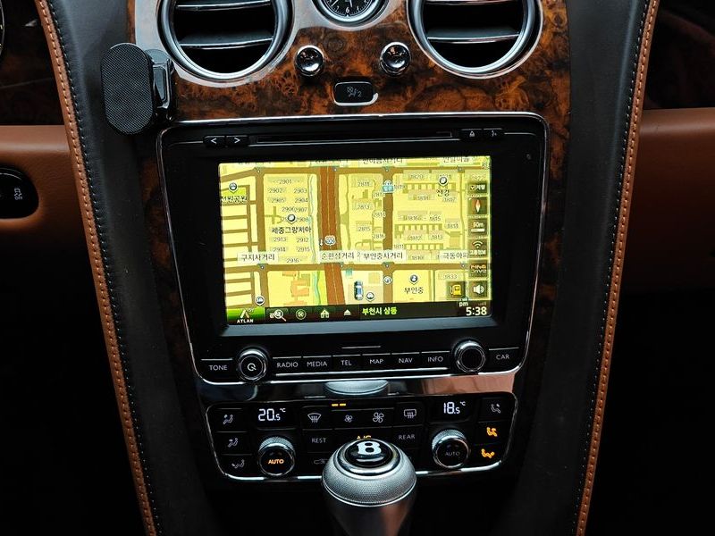 2017 Bentley Flying Spur 4.0 photo 14