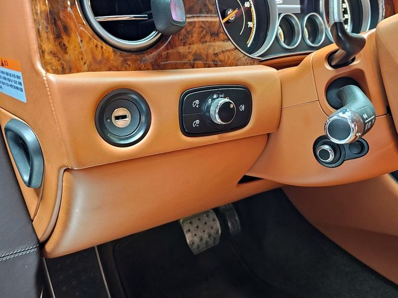 2017 Bentley Flying Spur 4.0 photo 17