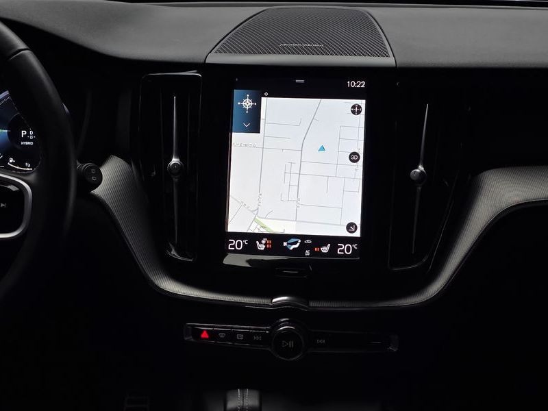 2021 Volvo XC60 T8 R-Design photo 15