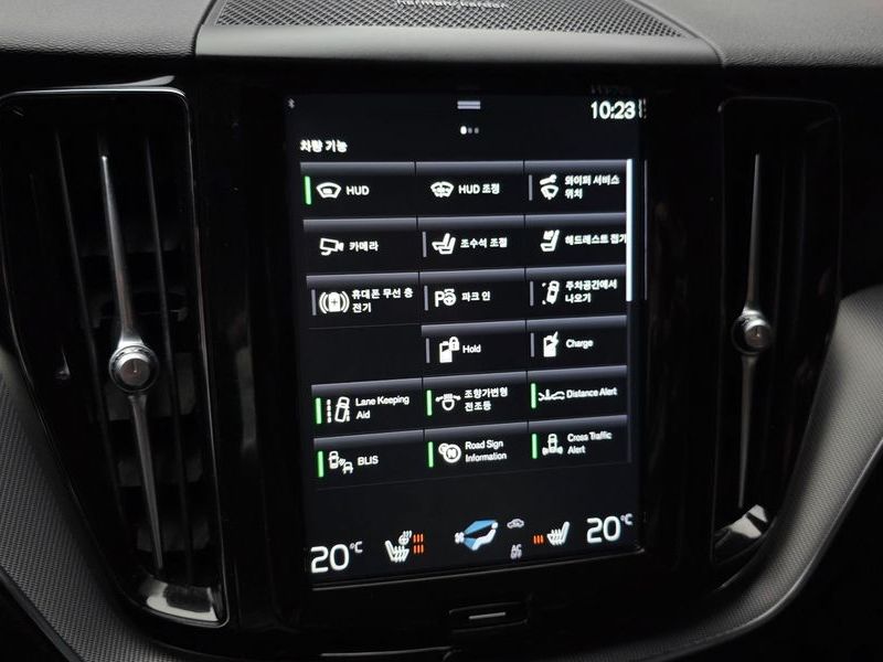 2021 Volvo XC60 T8 R-Design photo 17