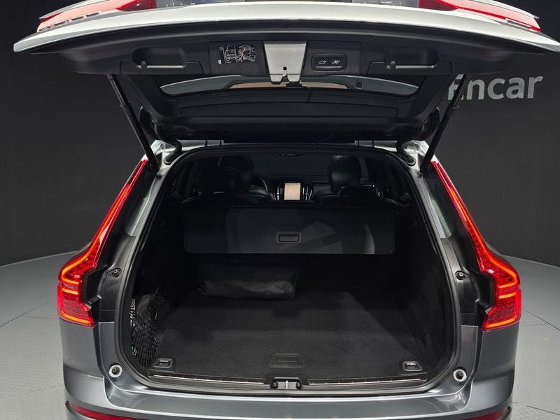 2021 Volvo XC60 T8 R-Design photo 20