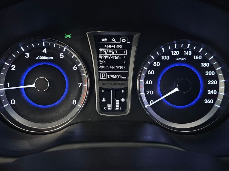 2016 Hyundai Grandeur HG240 Modern photo 8
