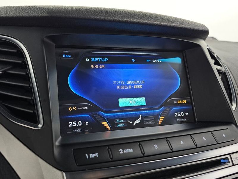 2016 Hyundai Grandeur HG240 Modern photo 16