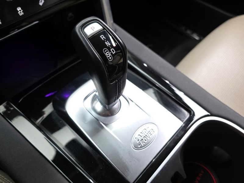 2022 Land Rover Discovery Sport P250 SE photo 9
