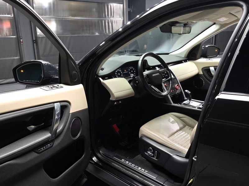 2022 Land Rover Discovery Sport P250 SE photo 10