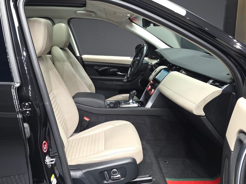 2022 Land Rover Discovery Sport P250 SE photo 11