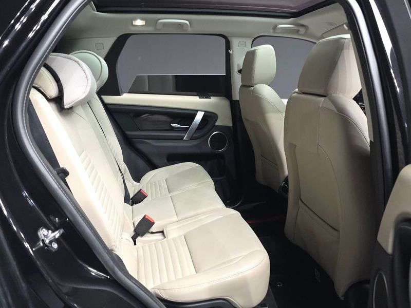 2022 Land Rover Discovery Sport P250 SE photo 12