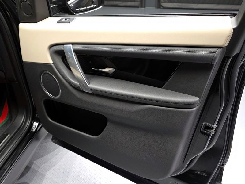 2022 Land Rover Discovery Sport P250 SE photo 24