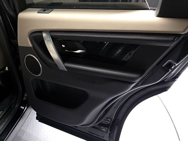 2022 Land Rover Discovery Sport P250 SE photo 25
