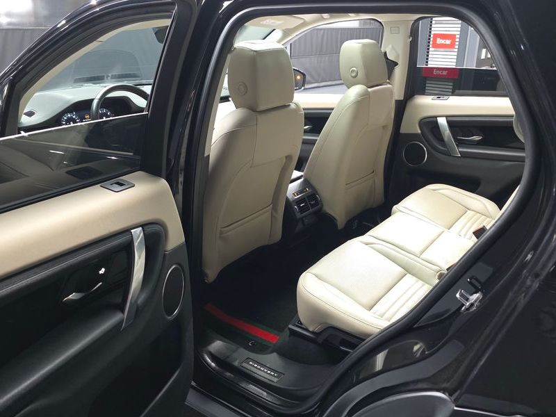 2022 Land Rover Discovery Sport P250 SE photo 26