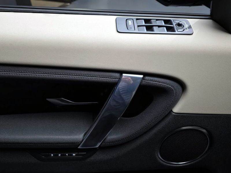2022 Land Rover Discovery Sport P250 SE photo 30