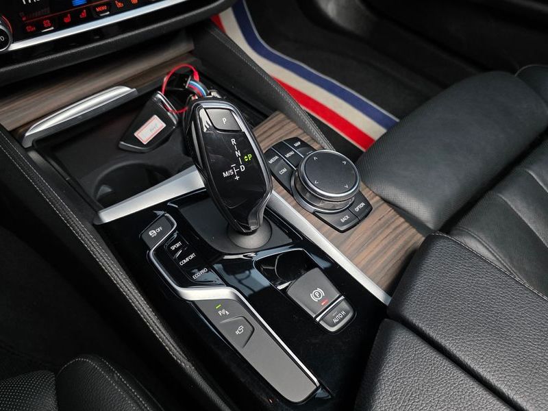 2017 BMW 5 Series 520d M Sport Package Plus photo 9
