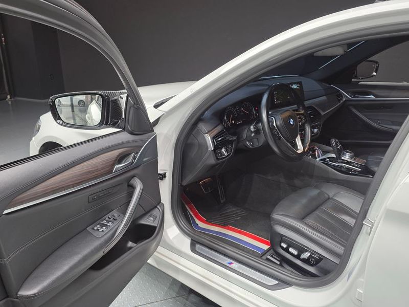 2017 BMW 5 Series 520d M Sport Package Plus photo 10