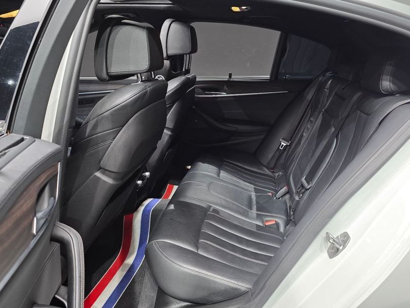 2017 BMW 5 Series 520d M Sport Package Plus photo 12