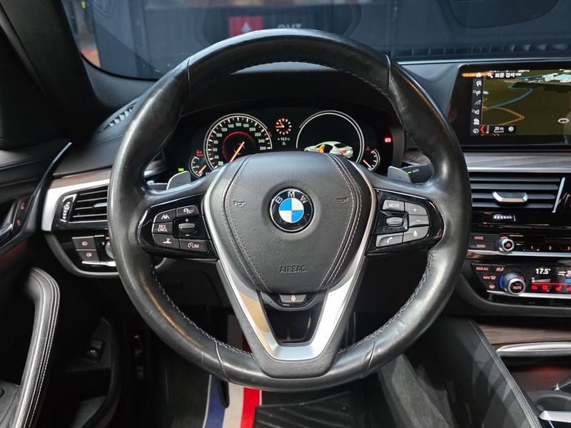 2017 BMW 5 Series 520d M Sport Package Plus photo 13