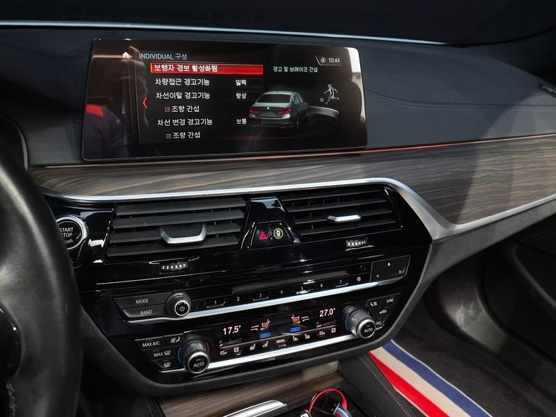 2017 BMW 5 Series 520d M Sport Package Plus photo 14