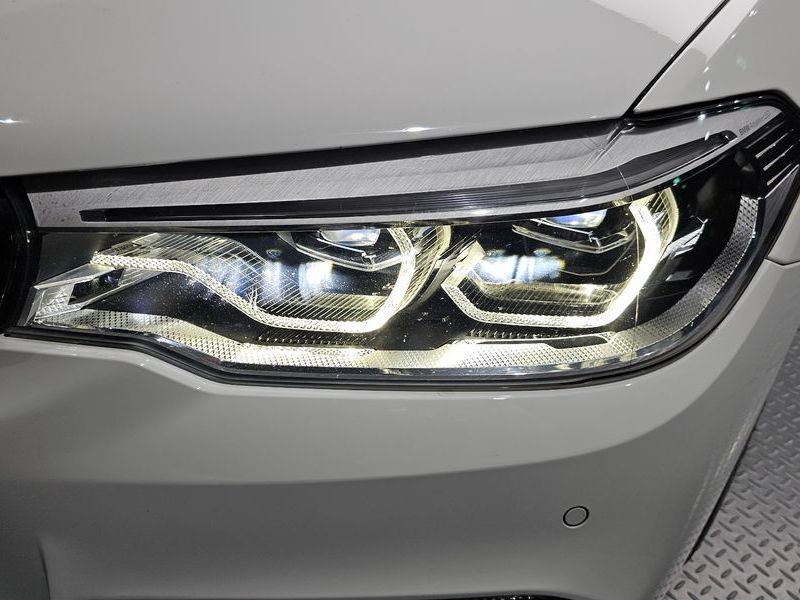 2017 BMW 5 Series 520d M Sport Package Plus photo 22